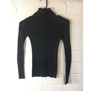 Long sleeve turtleneck.